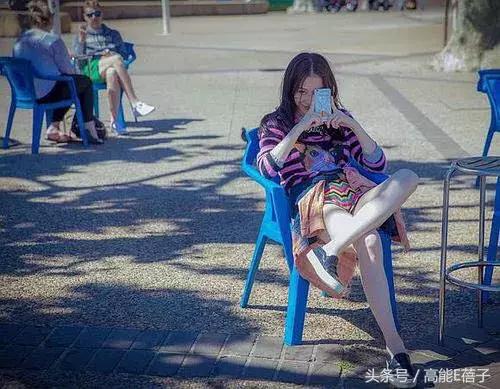 拍照pose技巧和方法,女生拍照剪刀手pose