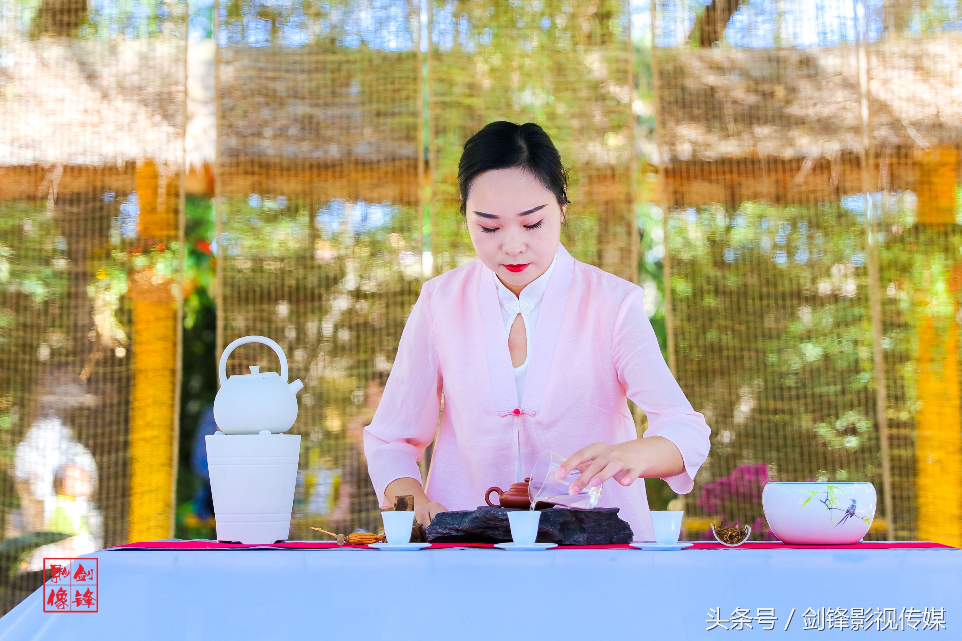 鄢陵国庆人如织古乐茶歌芳香溢