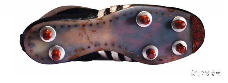 足球战靴盘点,足球球鞋演变史