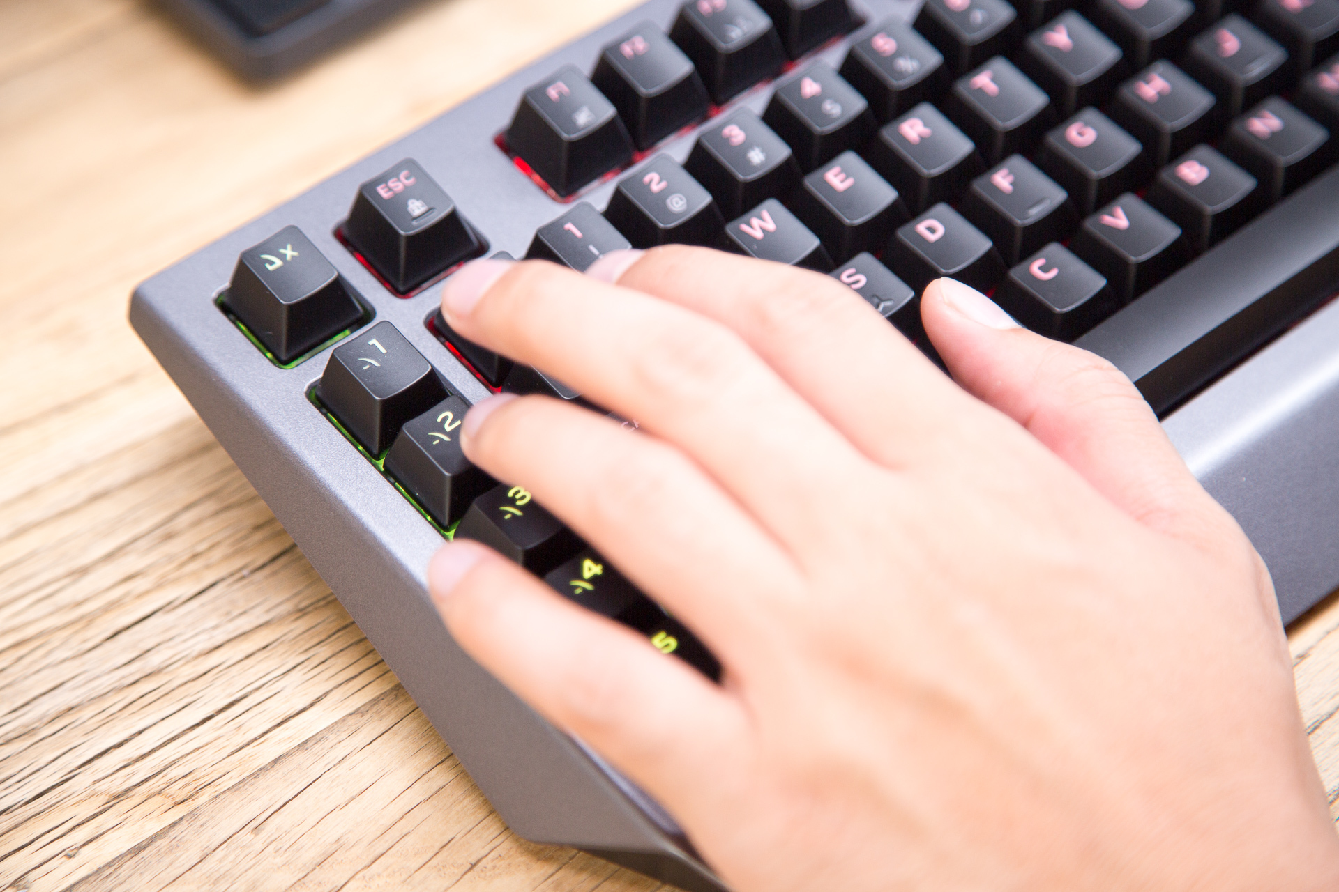 alienwarem18机械键盘和普通键盘,alienwarex15机械键盘