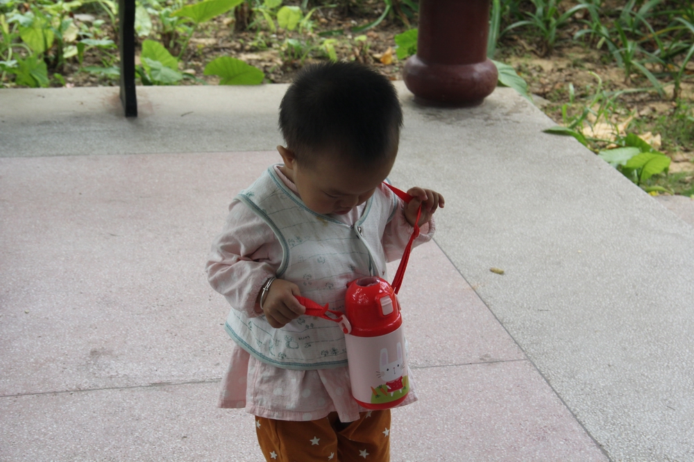 儿童喝水杯子带吸管智能保温,会说话的保温杯儿童