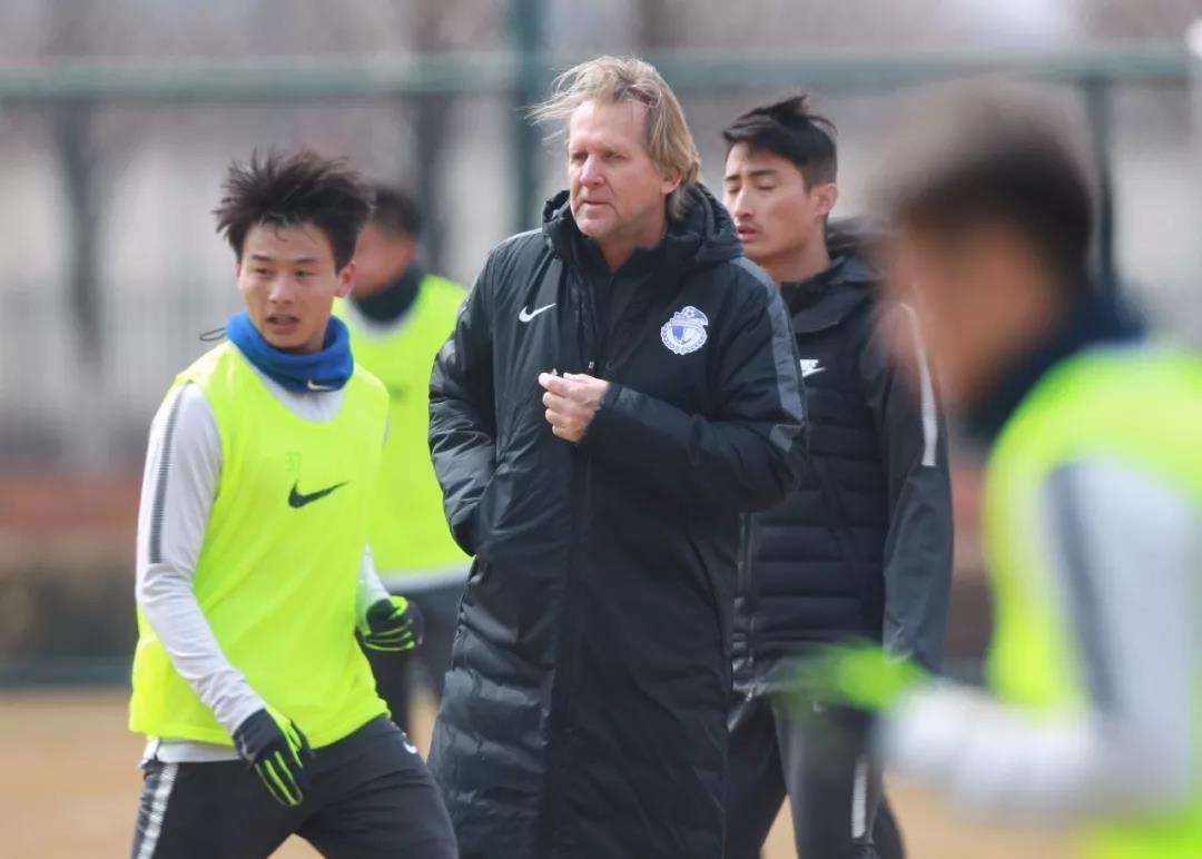 舒斯特尔大连建业,舒斯特尔接手大连足球