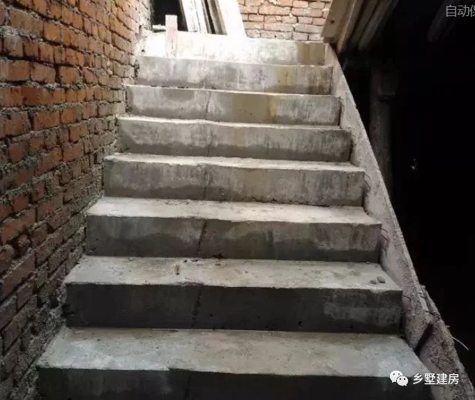 小伙回农村改造老屋子用了50万元,小伙回农村建房子