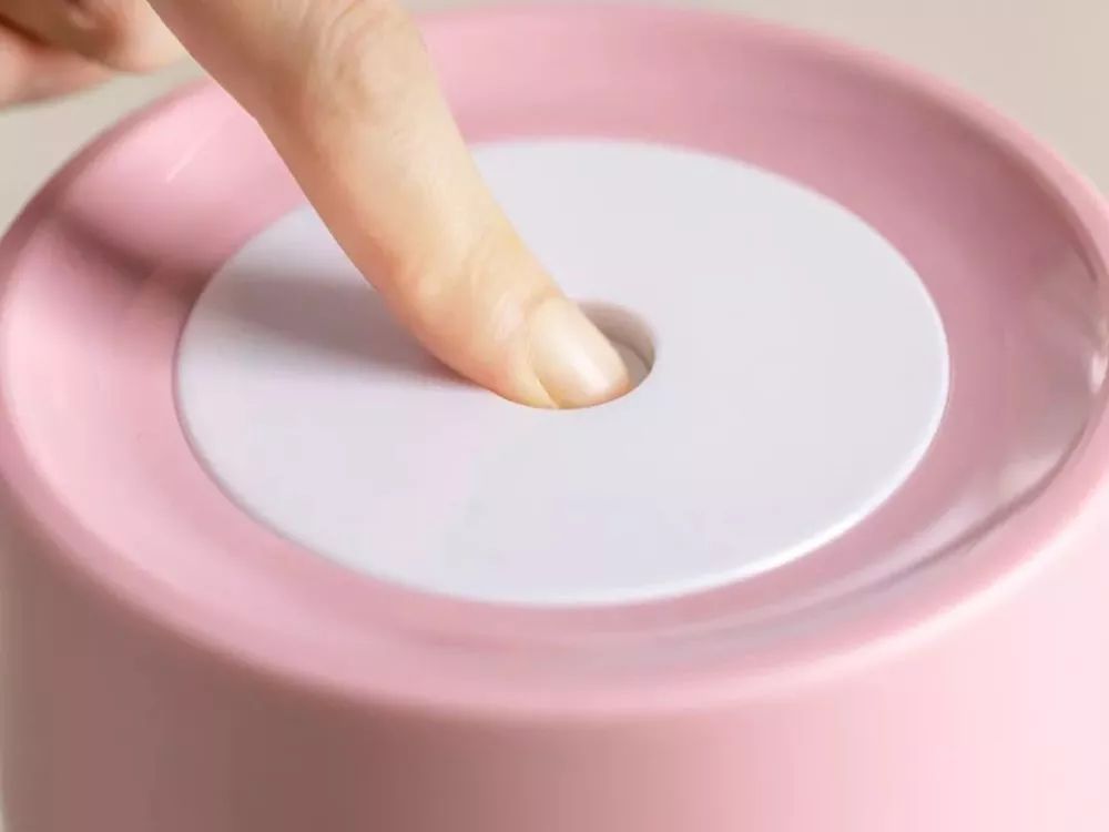 放在水杯里面的便携加湿器,可充电方便携带的加湿器