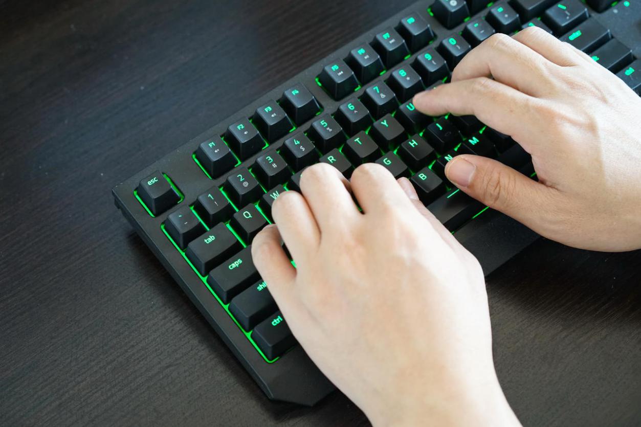 雷蛇黑寡妇绿轴测评,2024年雷蛇黑寡妇蜘蛛标准版实测