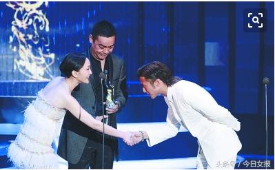 她们都是在1998年大红大紫，汪峰却独赞她的演技，你服吗？