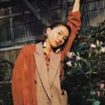 当男朋友和口红同时掉进水里,口红掉进水里了有用吗