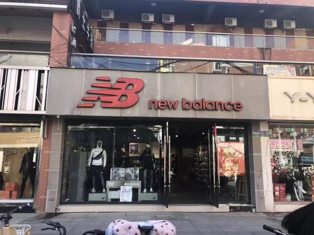 藏在小县城的大生意,欲成霸业必先与泥土为伴