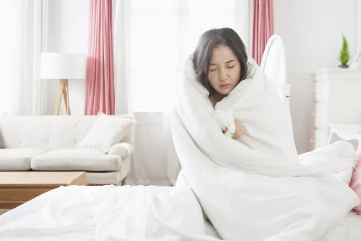 天气冷手脚冰凉怎么办小妙招,20多度的天气还是手脚冷