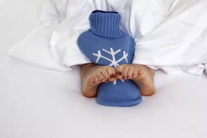 天气冷手脚冰凉怎么办小妙招,20多度的天气还是手脚冷