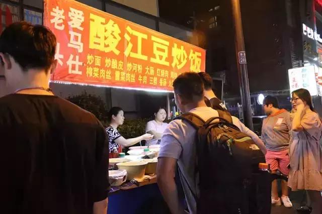 经典传奇南京街头,南京路边摊美味