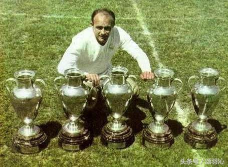 足球历史上大满贯的球员有哪些,足球史上十大球王排名榜名单