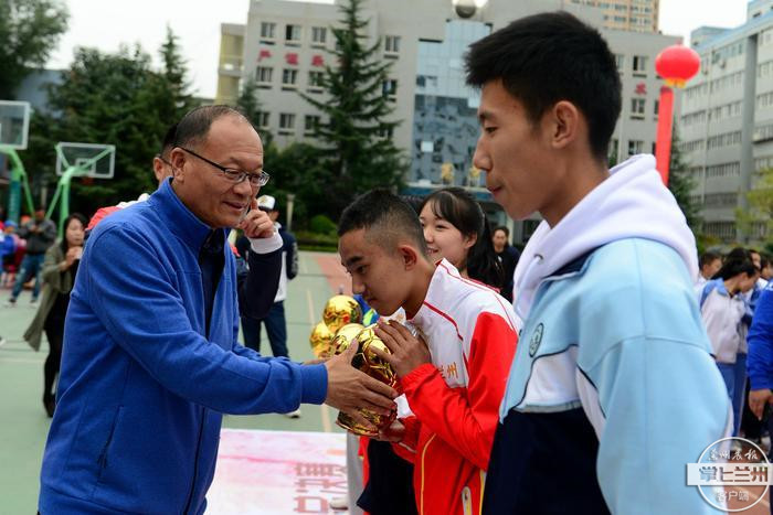兰州青少年足球联赛开赛,追风少年绿茵场