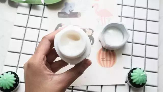 雪肌精护肤有依赖么,雪肌精酒精味很重对皮肤好吗