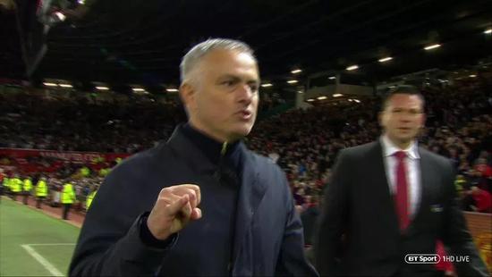 穆帅戳眼,穆帅戴手铐的手势