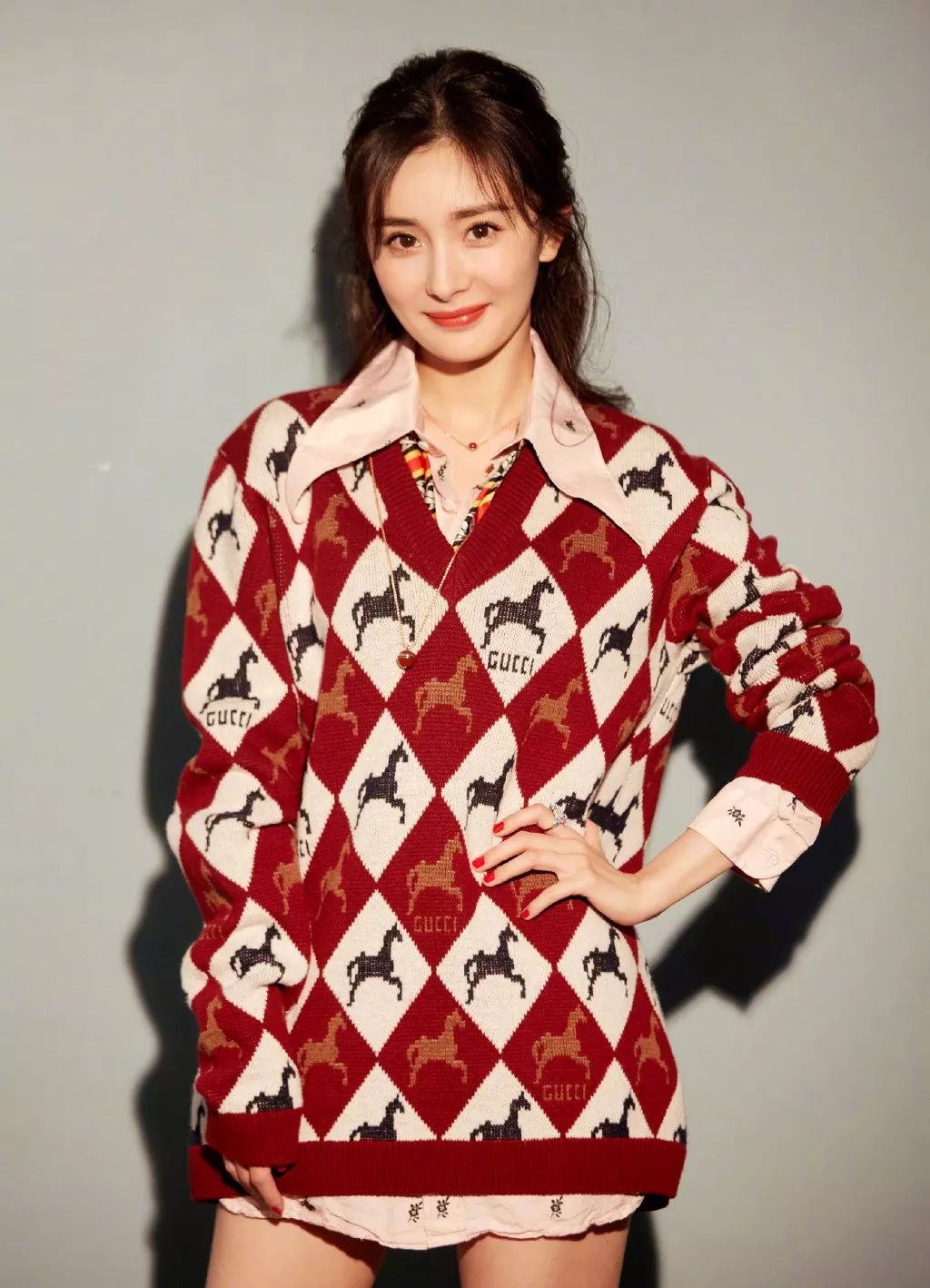 好看的格纹毛衣非常百搭好看,明星同款棋盘格开衫毛衣