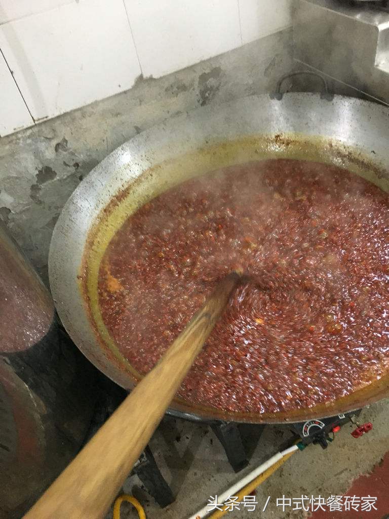 老厨师自制火锅底料,超详细火锅底料炒制教程