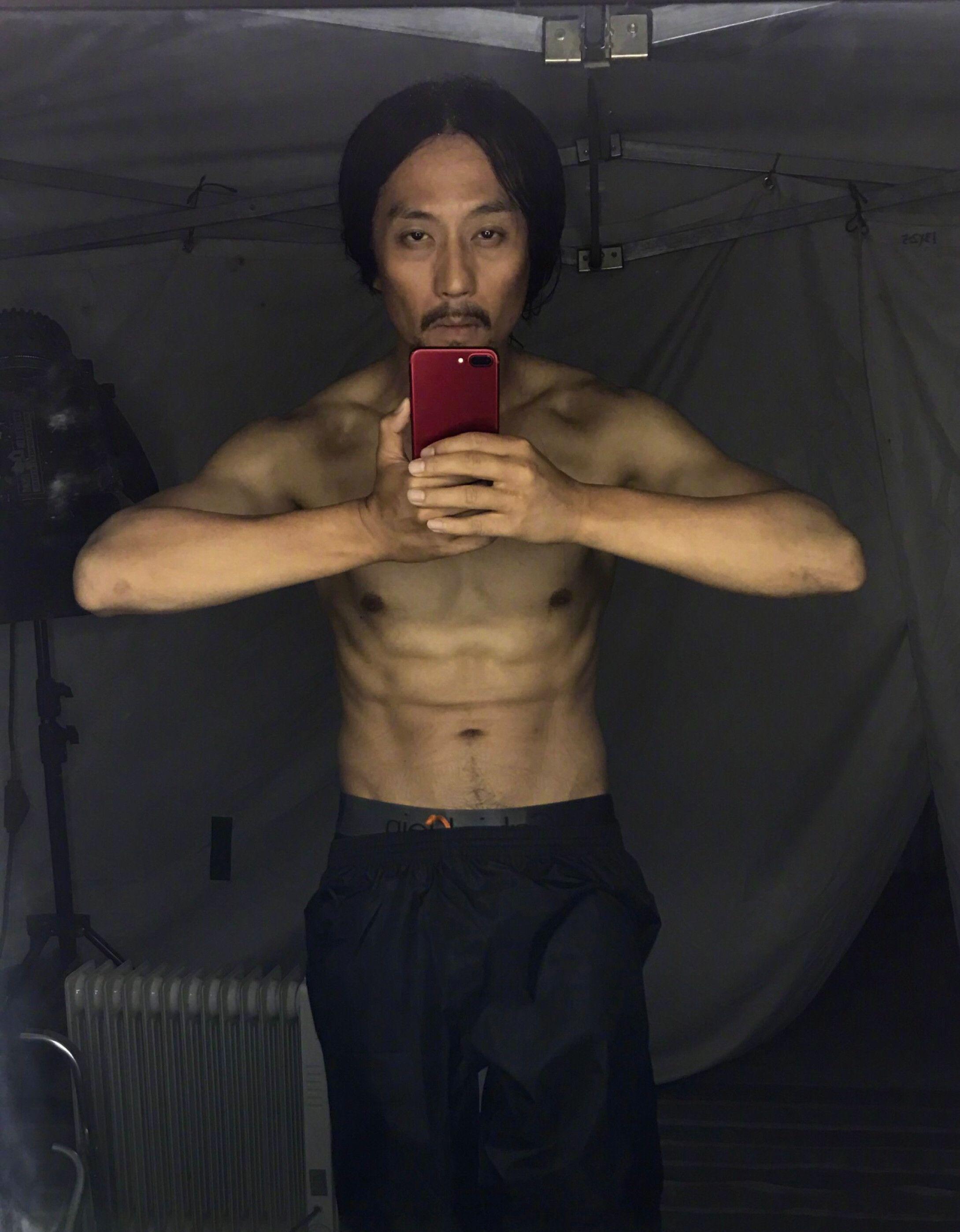 邓超暴瘦四十斤一个人演三个人,邓超拍戏暴瘦全过程