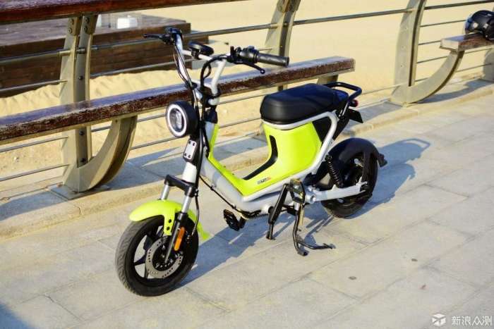 这才是真正的电动自行车,小牛评测特斯拉
