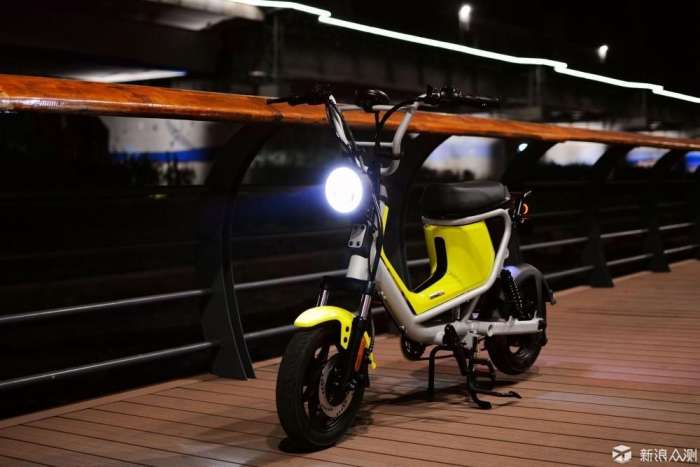这才是真正的电动自行车,小牛评测特斯拉