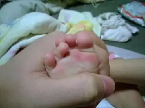 孩子脚臭穿哪种鞋子防臭,孩子脚臭怎么挑鞋子洗干净