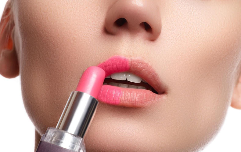 为什么口红涂上看着很脏,为什么口红涂得不好看很容易掉