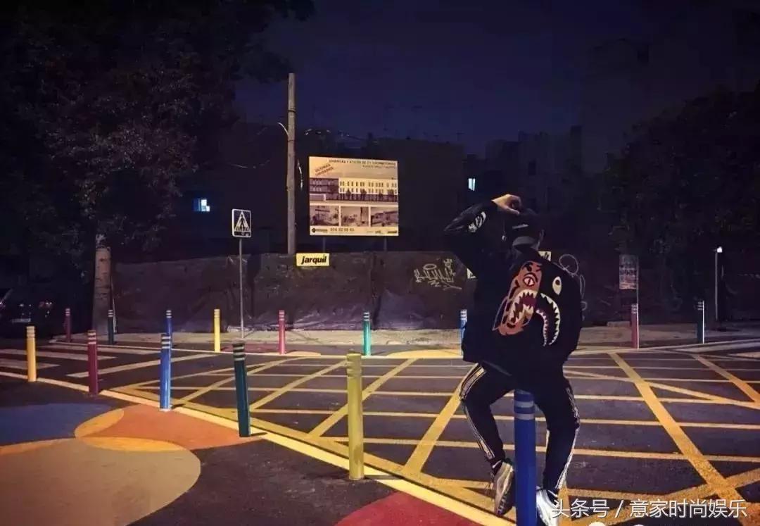 采访别人一身衣服多少钱,采访男生一身穿搭几十万