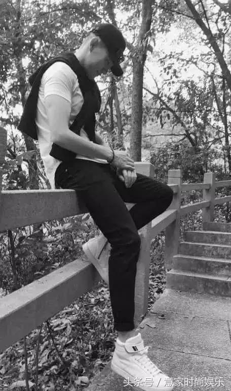 采访别人一身衣服多少钱,采访男生一身穿搭几十万