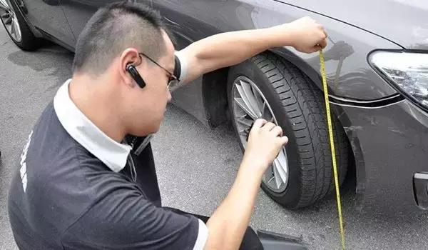 在停车场剐蹭怎么办！