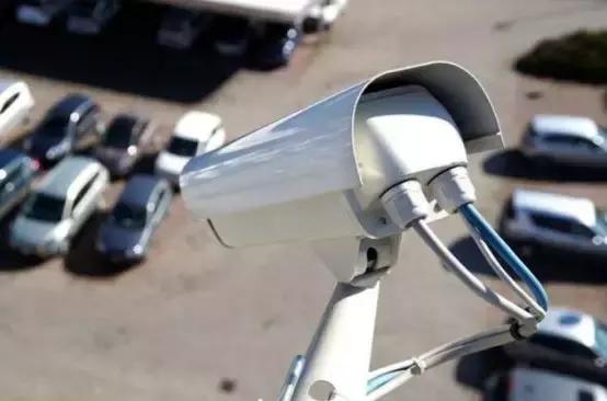 在停车场剐蹭怎么办！