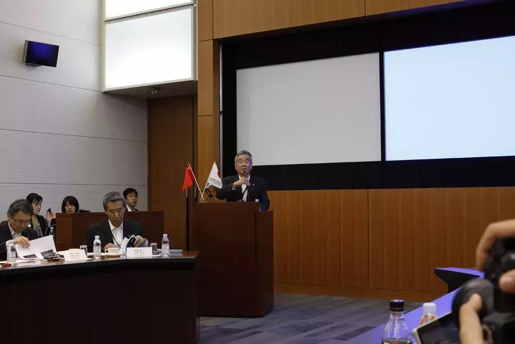 佳能eosr怎么分辨是不是正品,佳能eosr怎么看机器型号