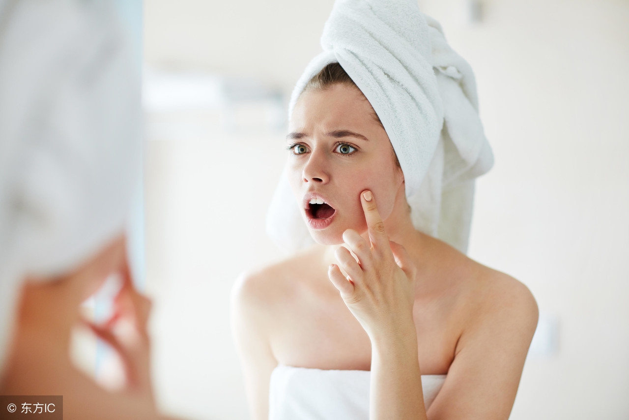 下巴起闭合粉刺怎么处理,下巴长粉刺该怎么处理