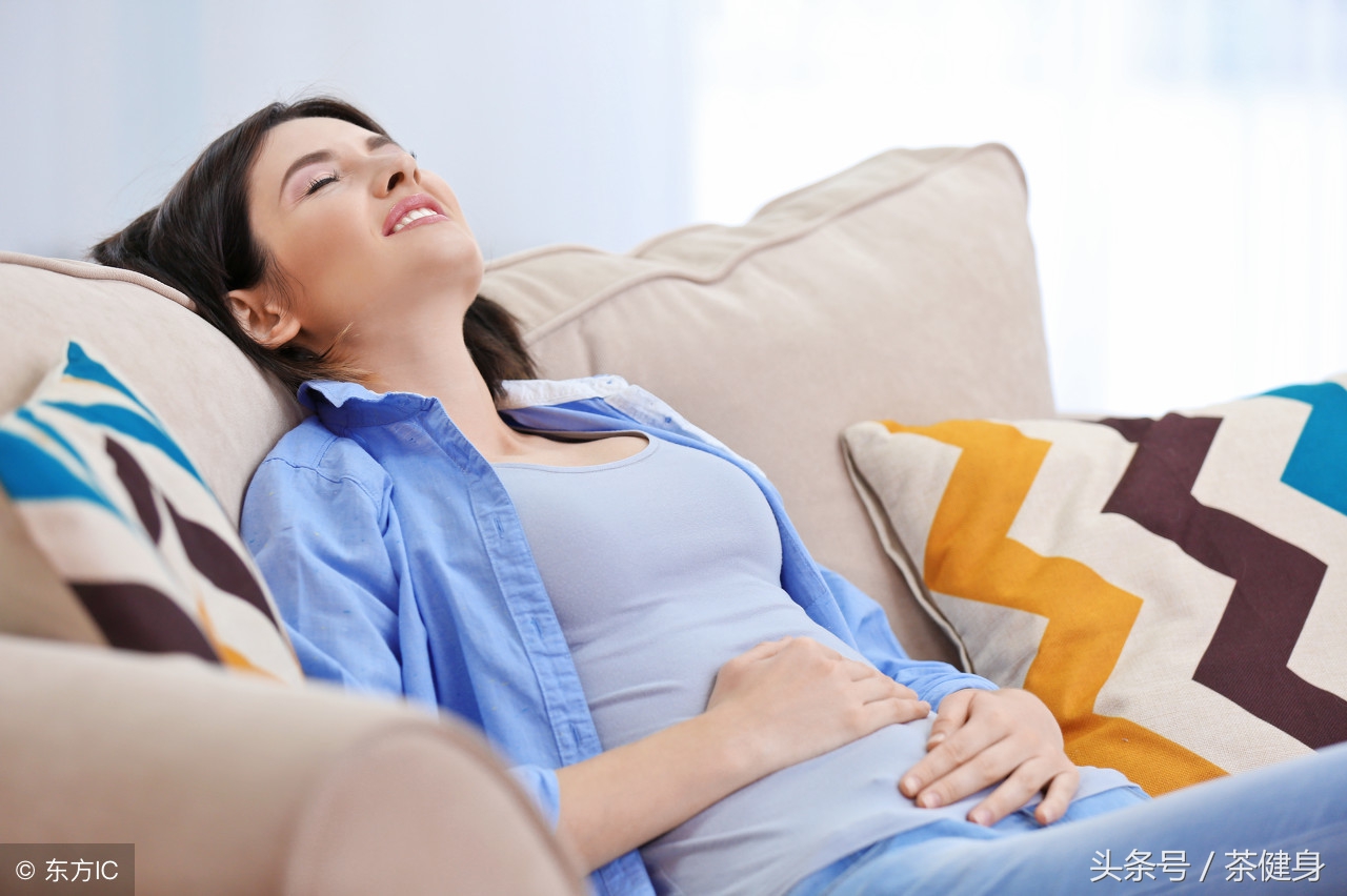 胃部不舒服缓解瑜伽动作,上班族久坐胀气