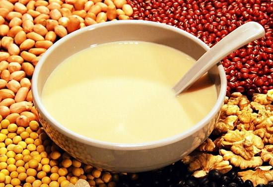 脸上泛红起皮缺水,脸干燥起皮缺水怎么补水