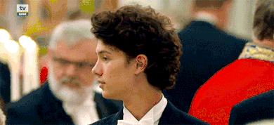 全球最帅王子18岁净身出户，上海打工赚钱：生来是王子，太惨了