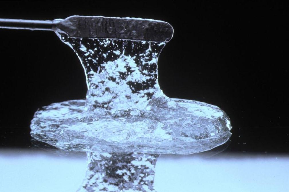 秋冬脸干燥起皮用什么护肤品,秋冬皮肤干燥用什么护肤油