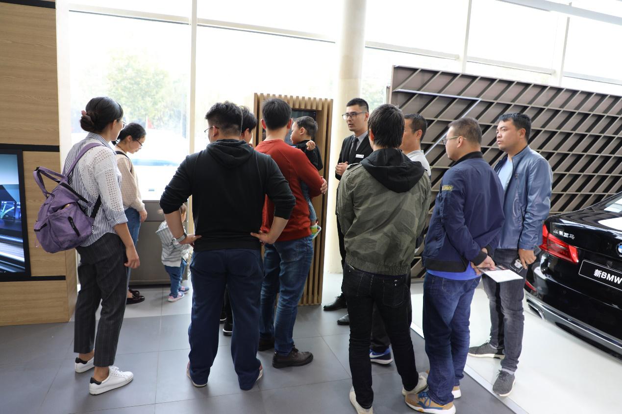 2018西区新BMW5系Li尊享体验日郑州郑德宝站圆满结束