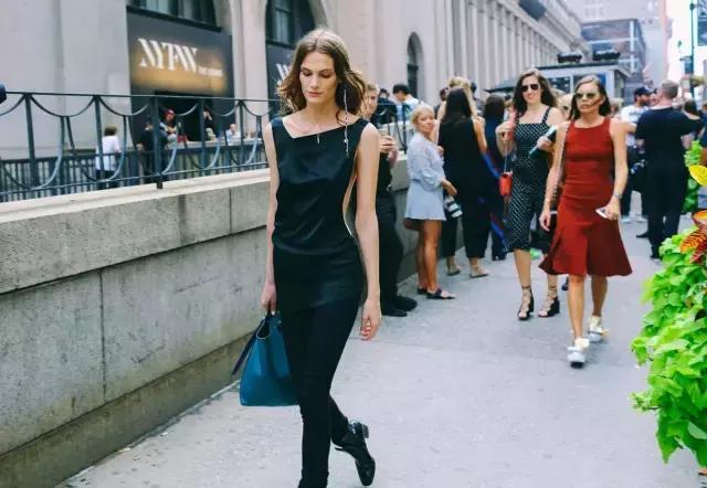 秋天怎么穿时髦又有气质,今年秋天最流行的搭配