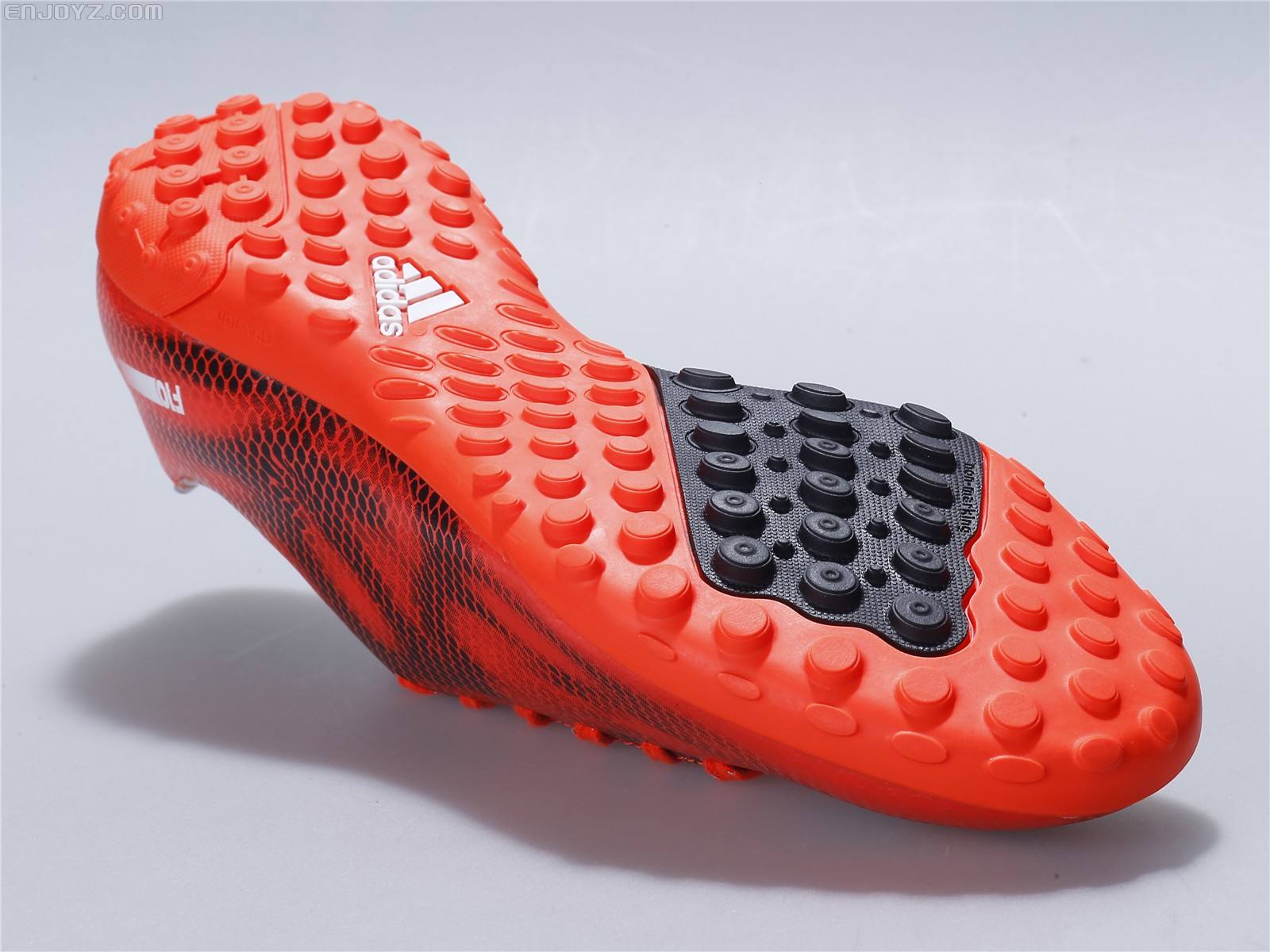 足球鞋鞋底都分为哪几样,足球鞋知识介绍