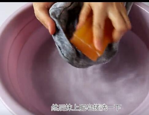 圆珠笔油弄在衣服上怎么洗掉,怎样去除衣服上的圆珠笔污渍