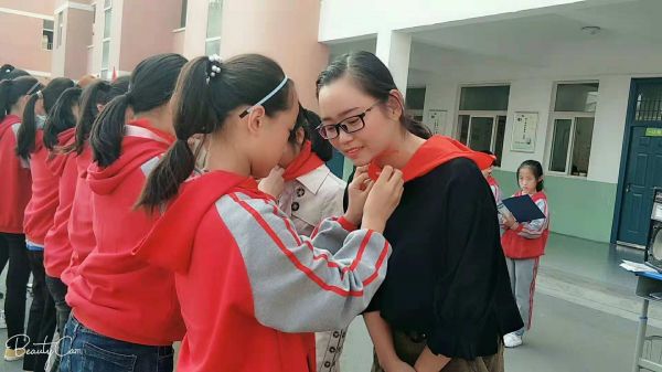 红领巾召唤我前进,红领巾心向党新队员入队仪式