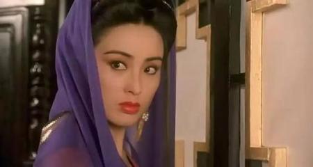 香港90年代她背景大到没人敢惹，遭赵薇横刀*爱夺**，今50岁被疑整容