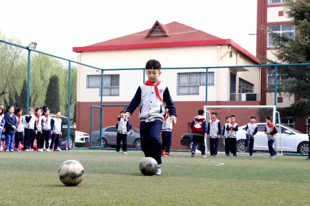 青岛孩子上学新政策,青岛青少年足球学校招生简章