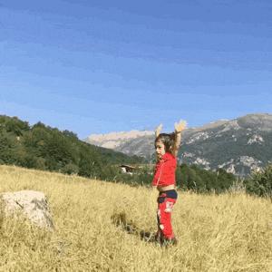 小孩倒立俯卧撑,倒立俯卧撑小学生练八块腹肌