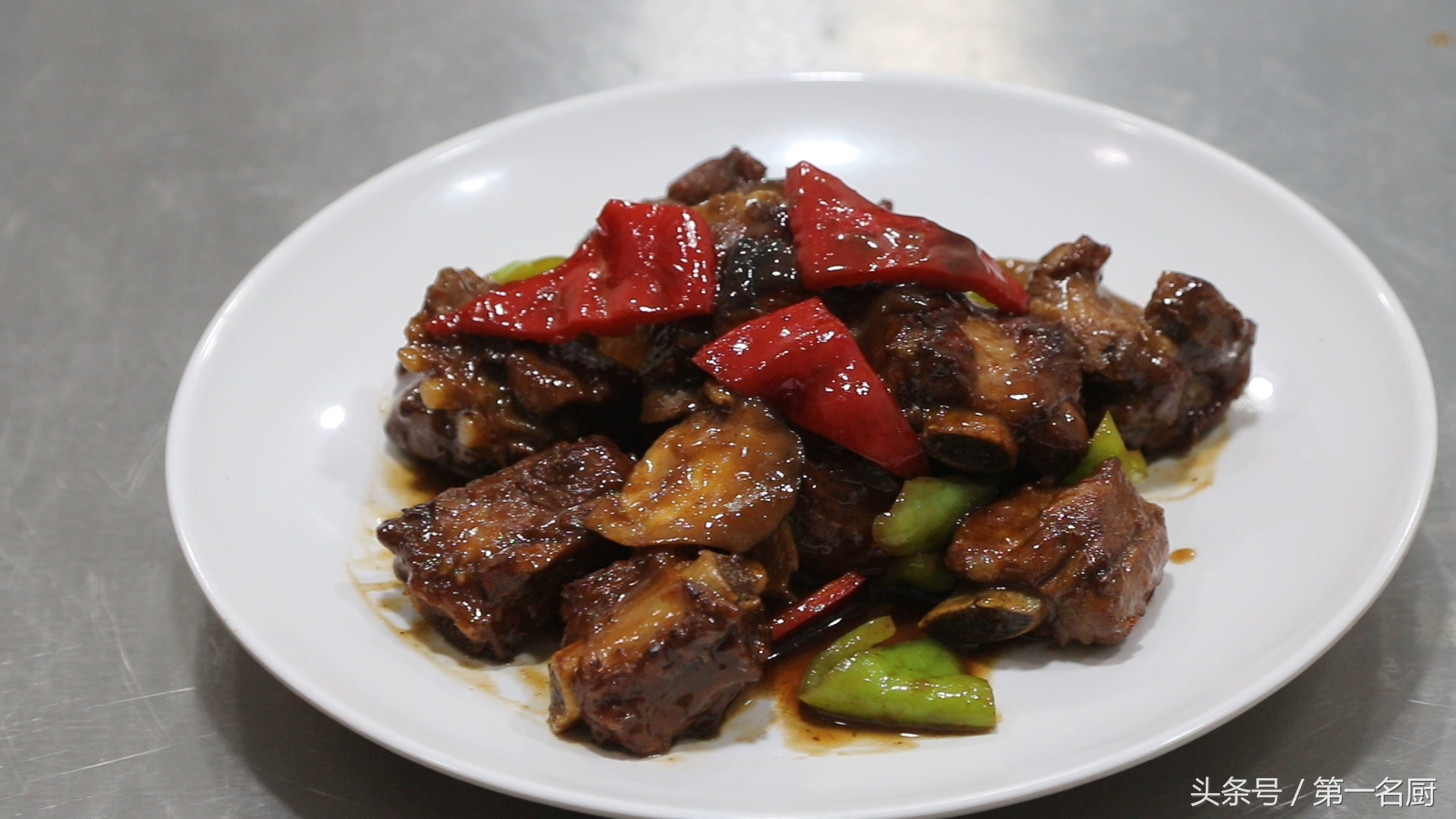 吕小厨咸香软糯红烧排骨,红烧排骨怎么做好吃又软烂