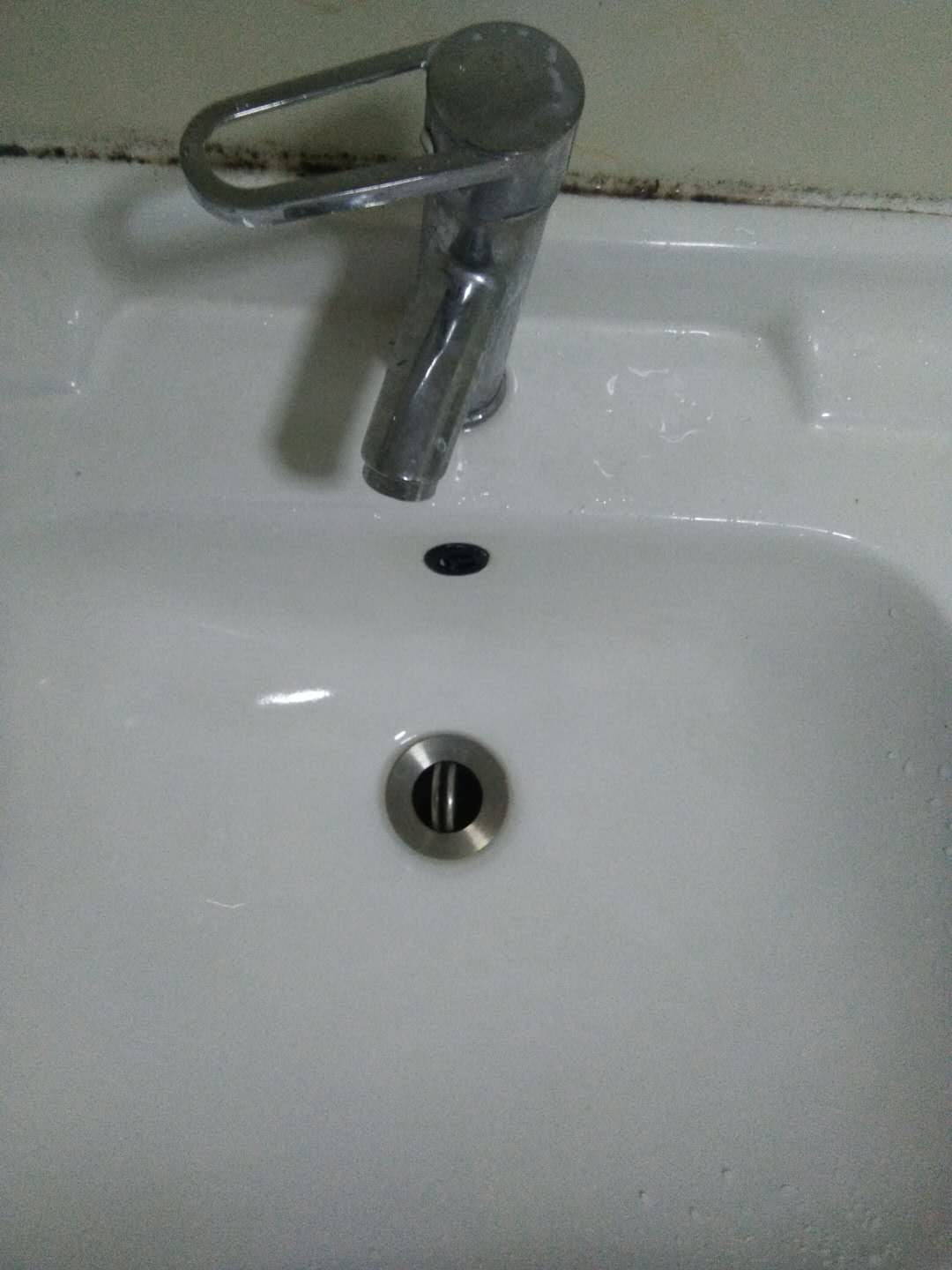 卫生间洗脸池塞子堵了怎么办,卫生间洗漱池堵了怎么快速疏通