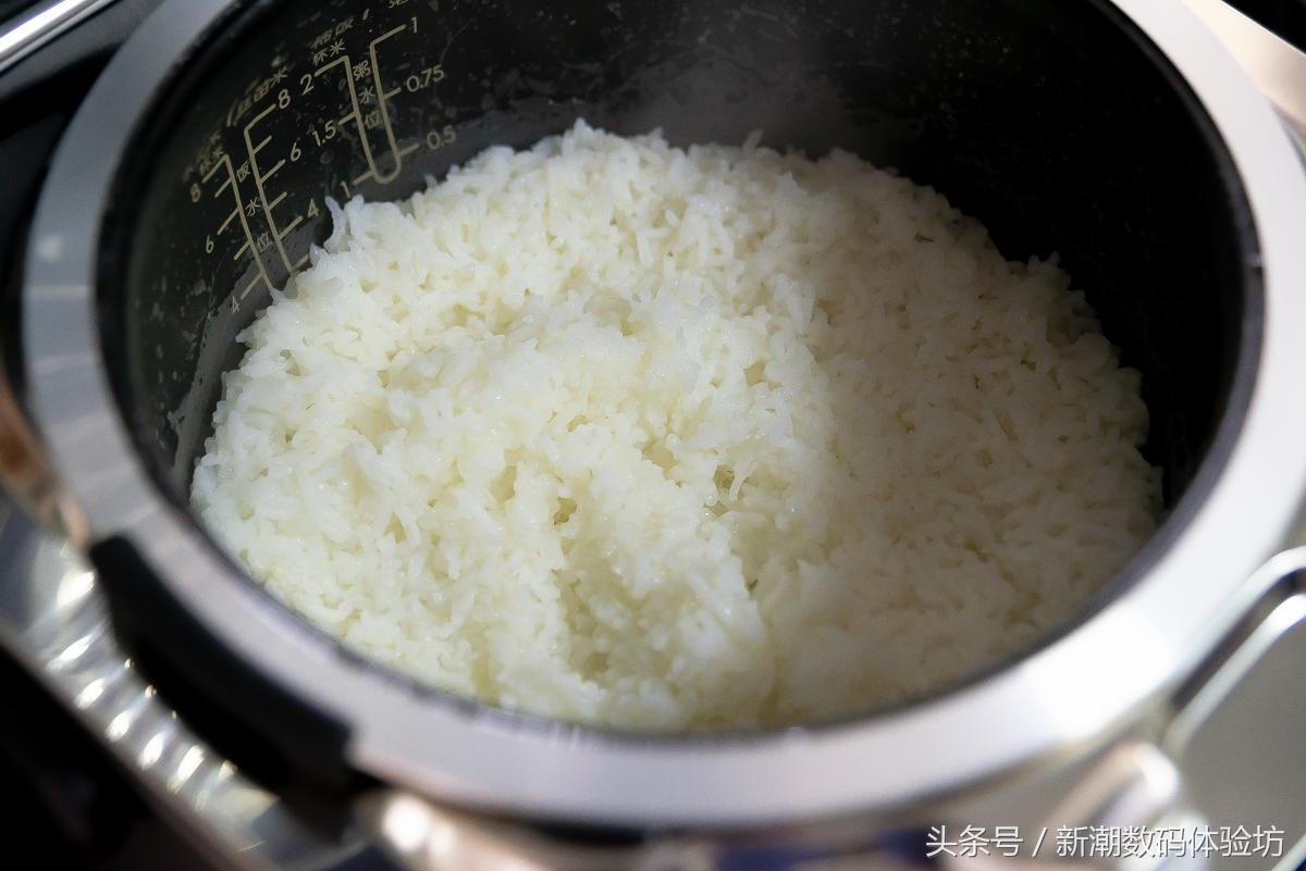 美的电饭煲与一般电饭锅区别,你见过可以把饭倒出来的电饭煲吗