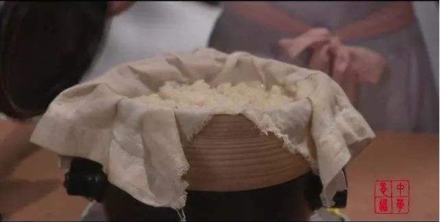 古有东篱把酒黄昏后，今有延年益寿赏菊酒