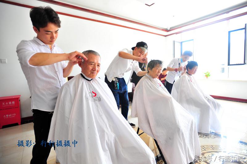 九九重阳节和父母一起过,九九重阳节和老人共舞