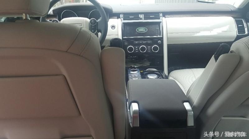 蓝色路虎发现5提车作业,路虎发现5新车提车细节